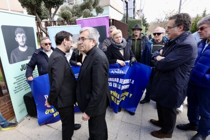 Luis Argüello el día que fue elegido presidente de la Confederación Episcopal Española y a su derecha Paula Alonso