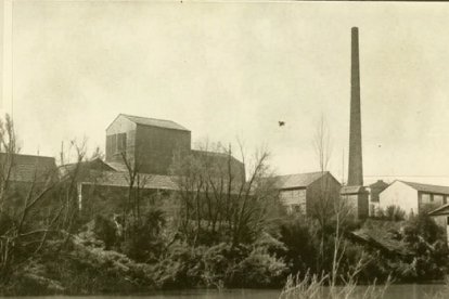 La antigua Fábrica de Alcoholes 'La Rubia' en el Callejón de la Alcoholera, en un número de Revista Gráfico