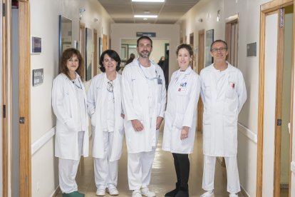 Noel Rivas junto a su equipo de la unidad que dirige en el HCUV