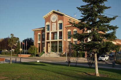 Fachada del Ayuntamiento de Arroyo de la Encomienda