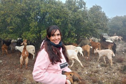 Isabel Gómez posa con sus animales