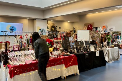 Un puesto del mercado navideño de Simancas