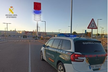 Guardia Civil en el Río Shopping.