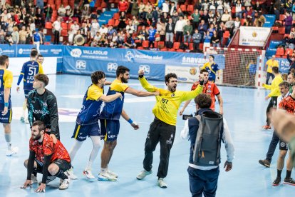 Juan Bar celebra el empate ante Ademar en Huerta del Rey.