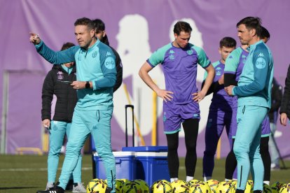 Tevenet (izquierda) en su primer entrenamiento con el Real Valladolid.