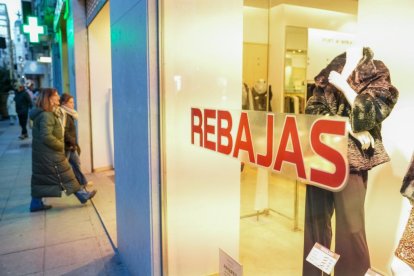 Primer día de las rebajas de invierno en Valladolid