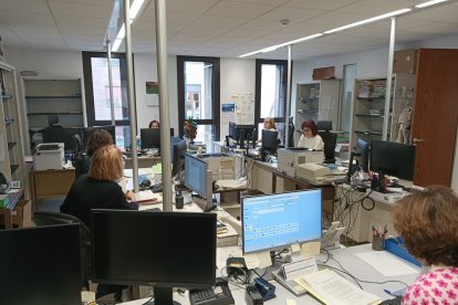 Despacho de Juzgado de Valladolid, ayer, saturado de funcionarios.