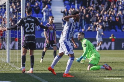 Autogol de Jaouab ante el Leganés, una acción que define el cúmulo de desgracias blanquivioleta.