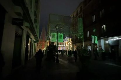 Un apagón deja sin luz a una parte de la calle Santiago de la capital vallisoletana. PHOTOGENIC
