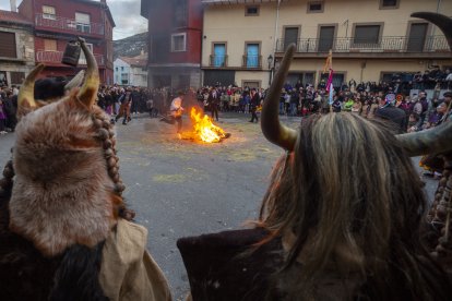 Harramachos de Navalacruz, una de las mascaradas que se celebran en la provincia de Ávila.