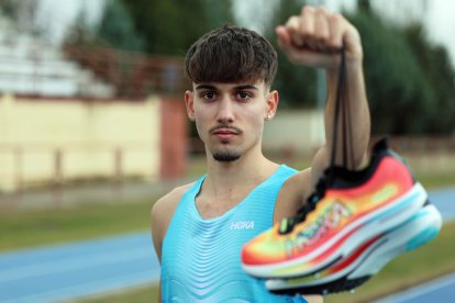 Rubén Leonardo firma por la marca estadounidense HOKA.