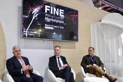Presentación de la Feria Internacional de Enoturismo con el director general de Abadía Retuerta, Enrique Valero, y el director general de Feria de Valladolid, Alberto Alonso.