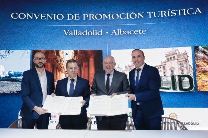 El vicepresidente de la Diputación de Albacete, Francisco Varela; junto a al alcalde de Albacete, Manuel Ramón Serrano, Jesús Julio Carnero y Víctor Alonso Monge