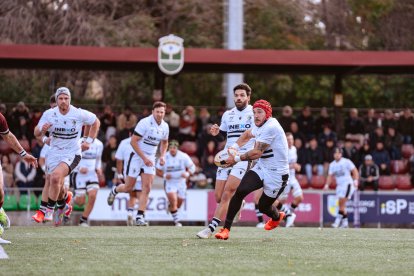 Una acción del partido entre Alcobendas y El Salvador.