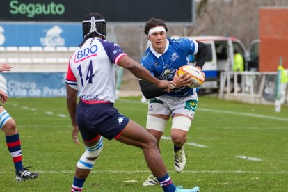 Una acción del partido entre VRAC y Liceo Francés.