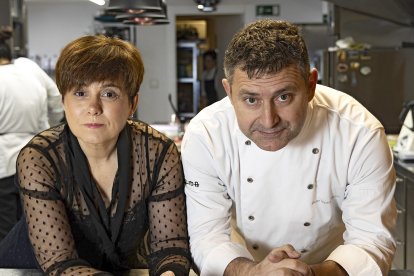 El chef del Restaurante Trigo, Víctor Martín, junto a su pareja y sumiller, Noemí Martínez