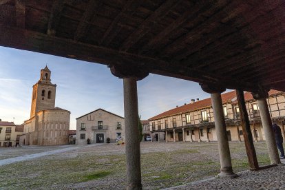 Plaza de la villa, declarada Monumento Nacional , lugar donde Isabel la Católica pasó sus años de infancia y juventud, Arébalo en Ávila