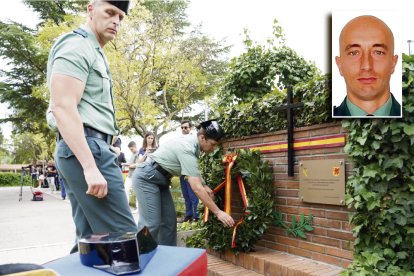 Homenaje al teniente coronel Pedro Alfonso Casado y en miniatura una foto suya