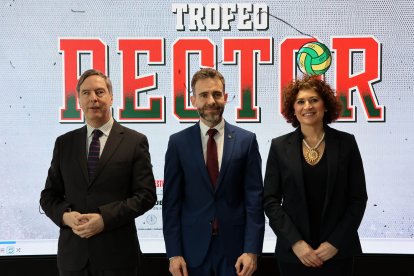 Enrique Sánchez-Guijo, David García y Mayte Martínez en la presentación del Trofeo Rector de Castilla y León.