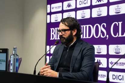 Víctor Orta, durante su rueda de prensa.