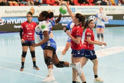 Imagen del Caja Rural Aula ante BM Porriño en Huerta del Rey.