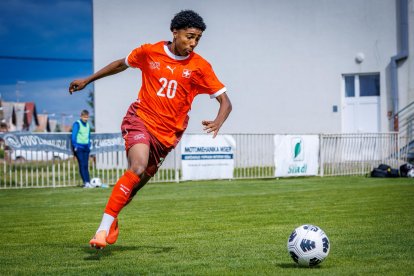 Ikenna Lionel Ikezu, con Suiza.