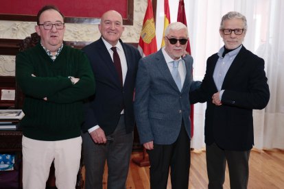 Forjas, Carnero, Blanco y Ares antes de la entrega de premios