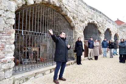 Cigales (Valladolid) inaugura la nueva decoración permanente de los Arcos de  la Iglesia de Santiago Apóstol 'Catedral del Vino'