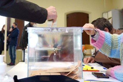 Mesa electoral en las últimas elecciones autonómicas
