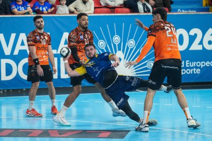 Karapalevski cae en una acción ante Torrelavega.