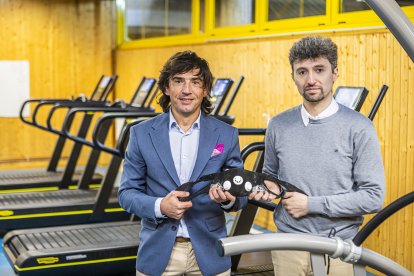 Diego Fernández y David Jerves, investigadores que han trabajado en el estudio con los deportistas de crossfit.