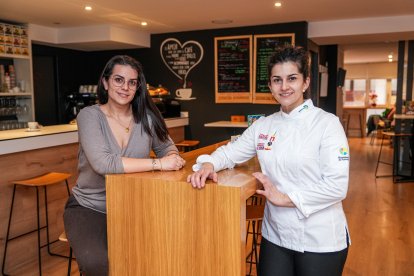 Las hermanas  Silvia y Claudia Manzano, dueñas de este establecimiento