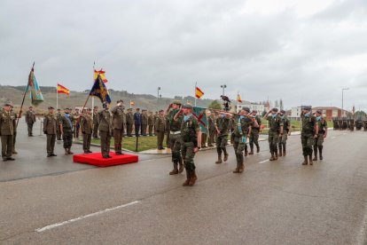 Acto militar en la base de El Empecinado con motivo del aniversario de la creación del Regimiento de Caballería "Farnesio" Nº 12.