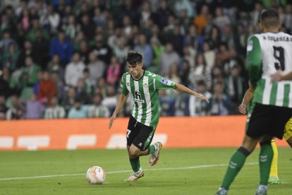 Dani Pérez debuta con el Betis en Europa League.
