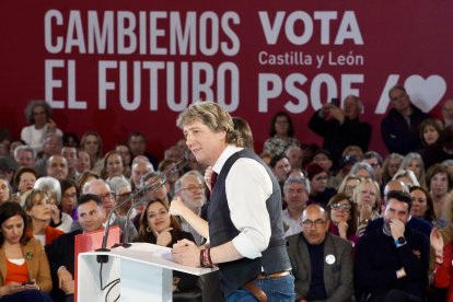 El candidato a la Presidencia de la Junta, Carlos Martínez, en el acto de final de campaña en Valladolid