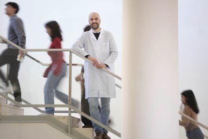 Javier Vaquero, investigador del Centro de Investigación del Cáncer, recibe el premio Rising Star de la AEEH.