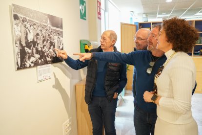 Minguela y Juan Carlos rememoran junto a Mayte Martínez la final de España Sub-21 retratada en la Exposición.