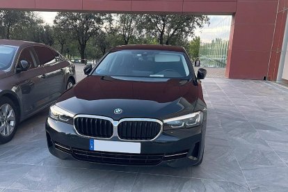 UNO DE LOS BMWs DE LAS CORTES