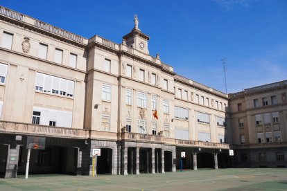 Fachada del Colegio Nuestra Señora de Lourdes.