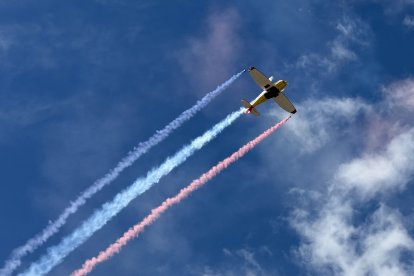 Acrobacias aéreas en el aeródromo La Matilla.