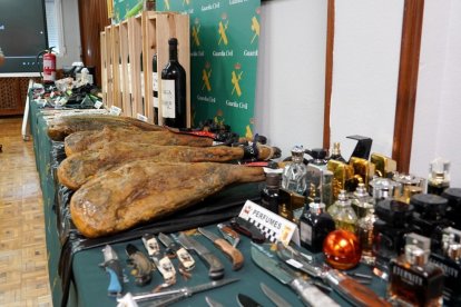 Jamones ‘Joselito’ y las botellas Magnum que se llevó la banda del BMW de Arzuaga