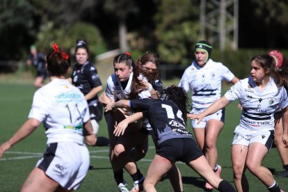 Un momento del duelo entre el BUC y el Colina Clínic El Salvador.