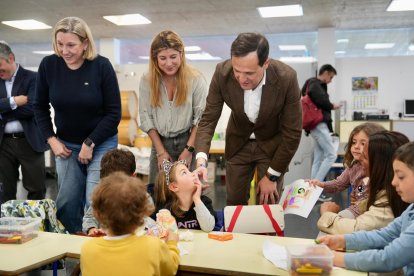 La vicepresidenta de la Junta y consejera en funciones de Familia e Igualdad de Oportunidades, Isabel Blanco, y el presidente dela Diputación de Valladolid, visitan 'Conciliamos Semana Santa'
