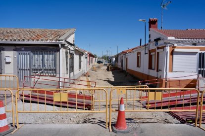 Obras en la calle Tovar del barrio de La Overuela de Valladolid