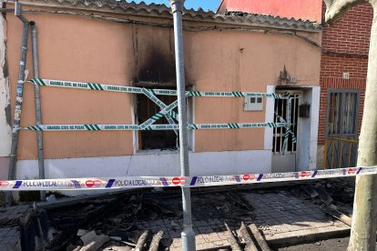 Daños en la vivienda que ardió en Tudela de Duero con un hombre en su interior