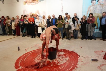 Nacho Hernández, en plena performance en el Palacio de Pimentel