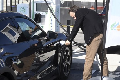 Inauguración de la primera gran estación de recarga ultrarrápida para vehículos eléctricos de Burgos.