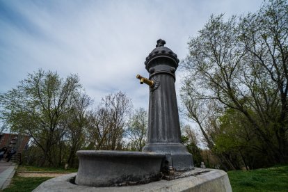 Fuente instalada en las cercanías del puente Condesa Eylo.