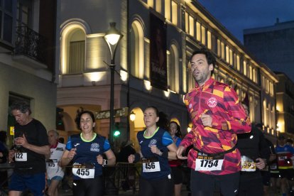 Carrera Ríos de Luz a su paso por el Teatro Calderón.
