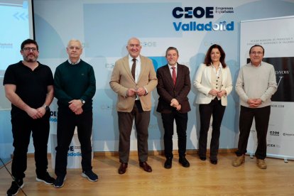 Presentación del balance del décimo aniversario de Valladolid Traspasa con la presencia del alcalde.